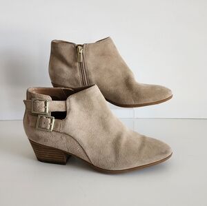 Clarks Spye Astro Women's 7.5M Sand Suede Zip Ankle Bootie